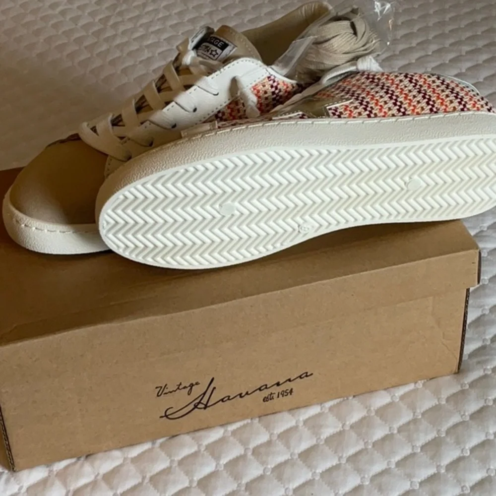 VINTAGE HAVANA Carla Tweed Multi Fashion Sneaker